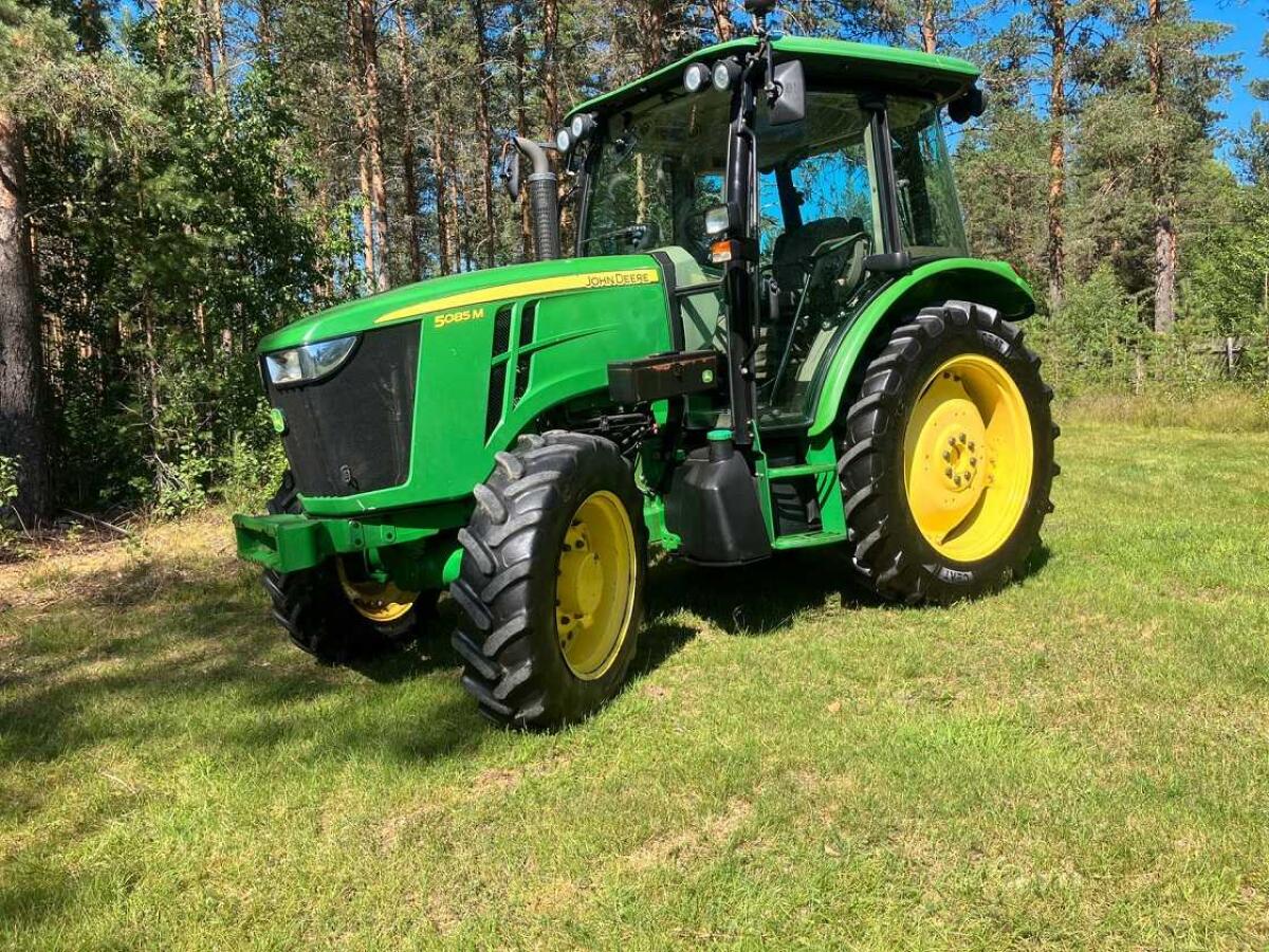 John Deere 5085M 3