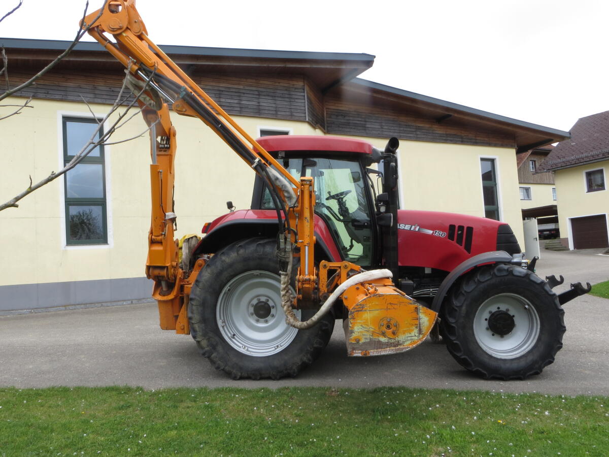 Traktor CVX150 mit Böschungsmäher 2