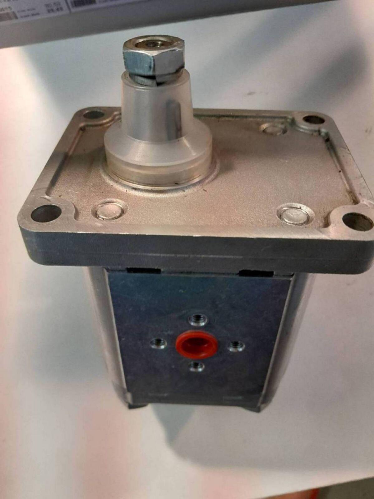 Verkaufe neuen Zahnradmotor 6,3D 1
