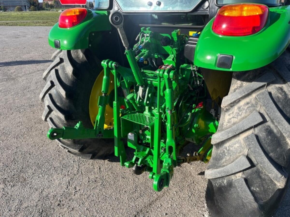 John Deere 5070M Traktor 3