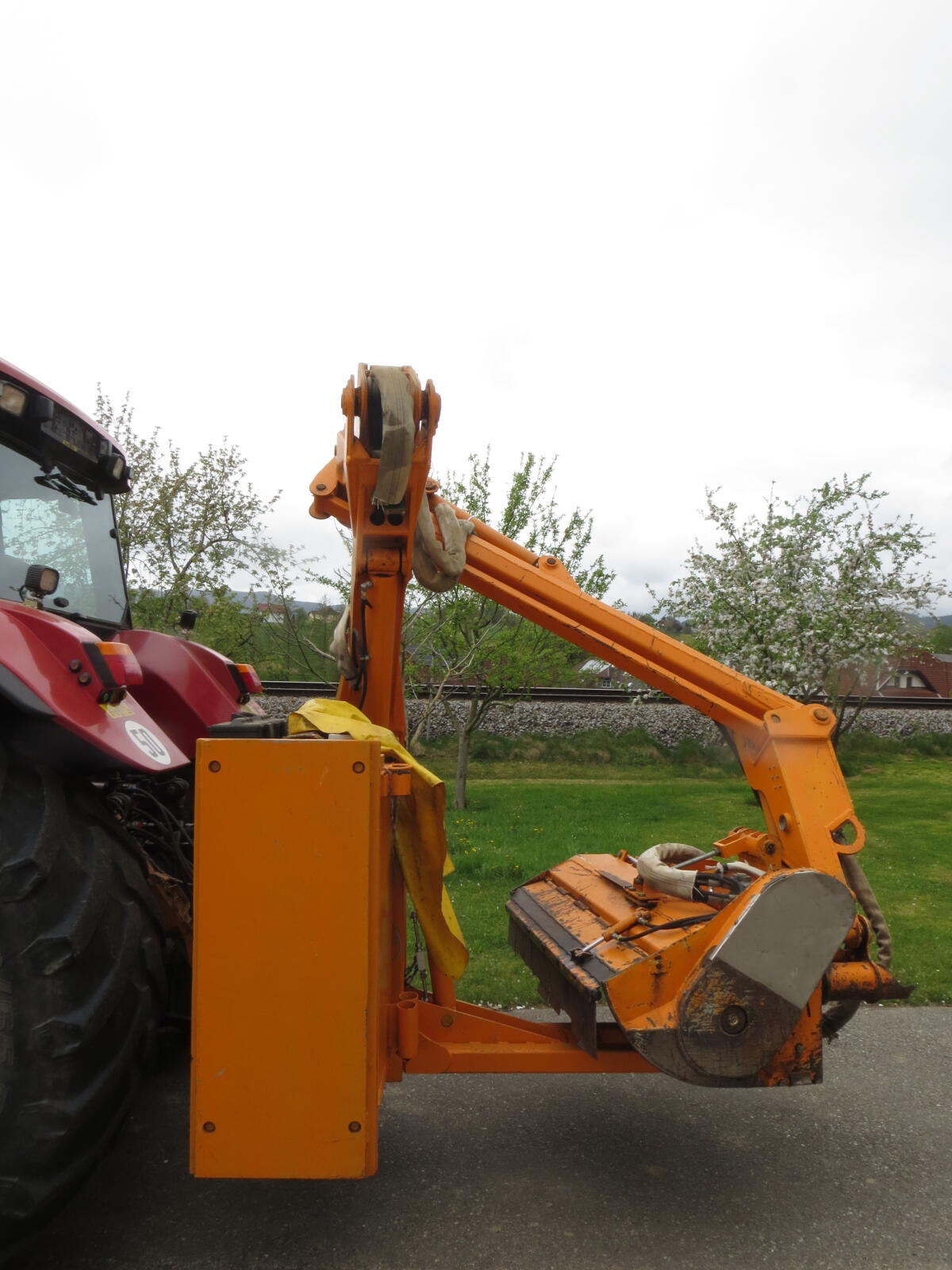 Traktor CVX150 mit Böschungsmäher 3