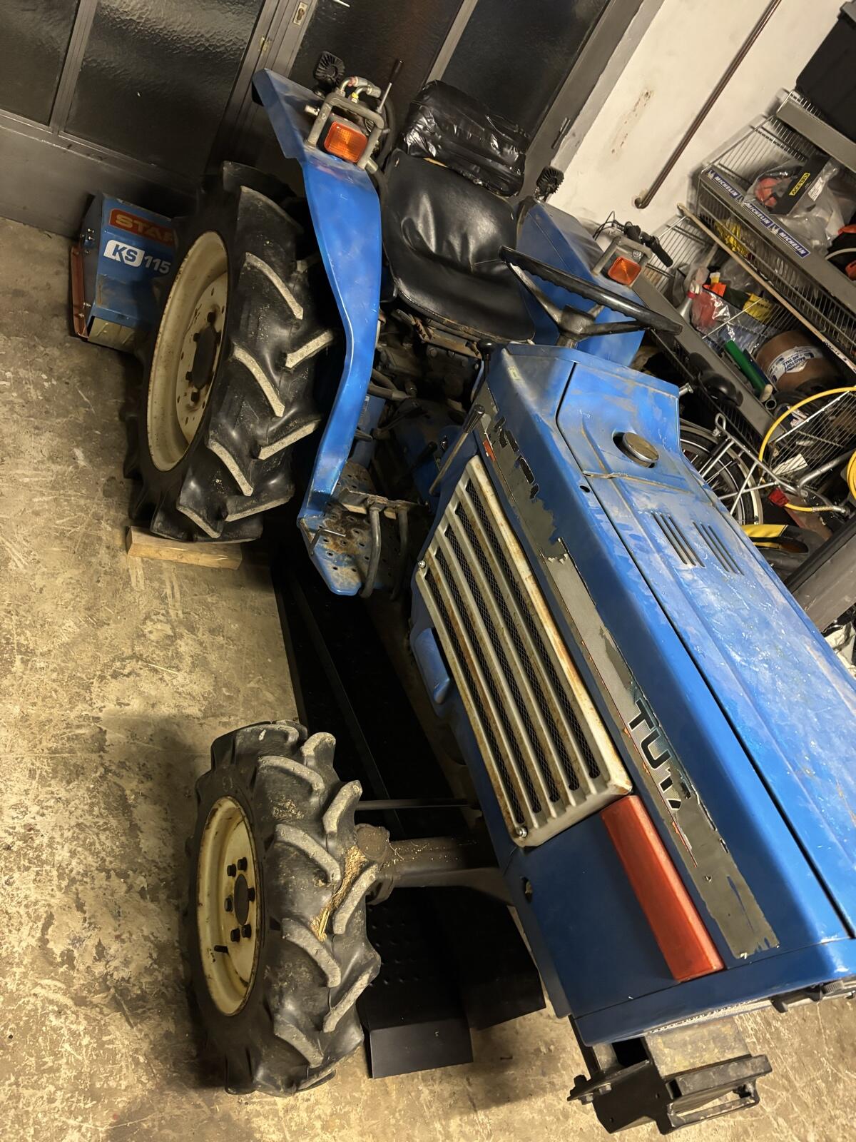 Iseki TU 1700 mit Stark Schlegelmulcher, Kippmulde 1