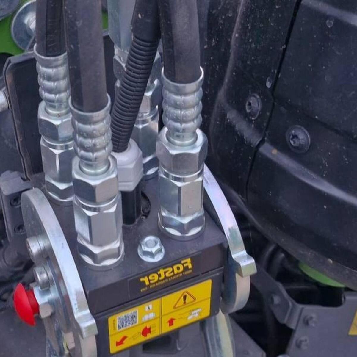 Fendt Vario 210, Frontlader, Fronthubwerk 2