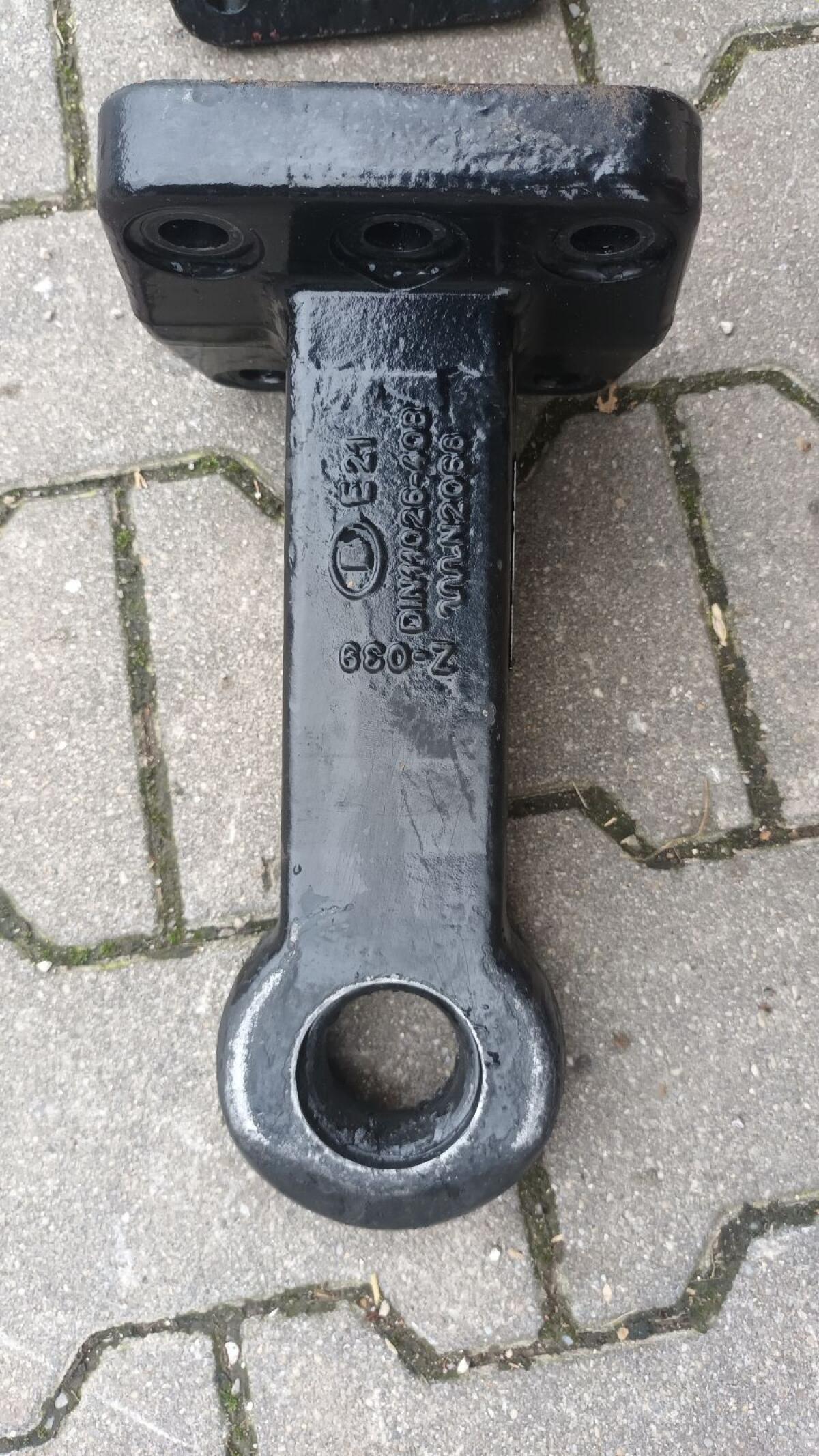Flanschzugöse 2