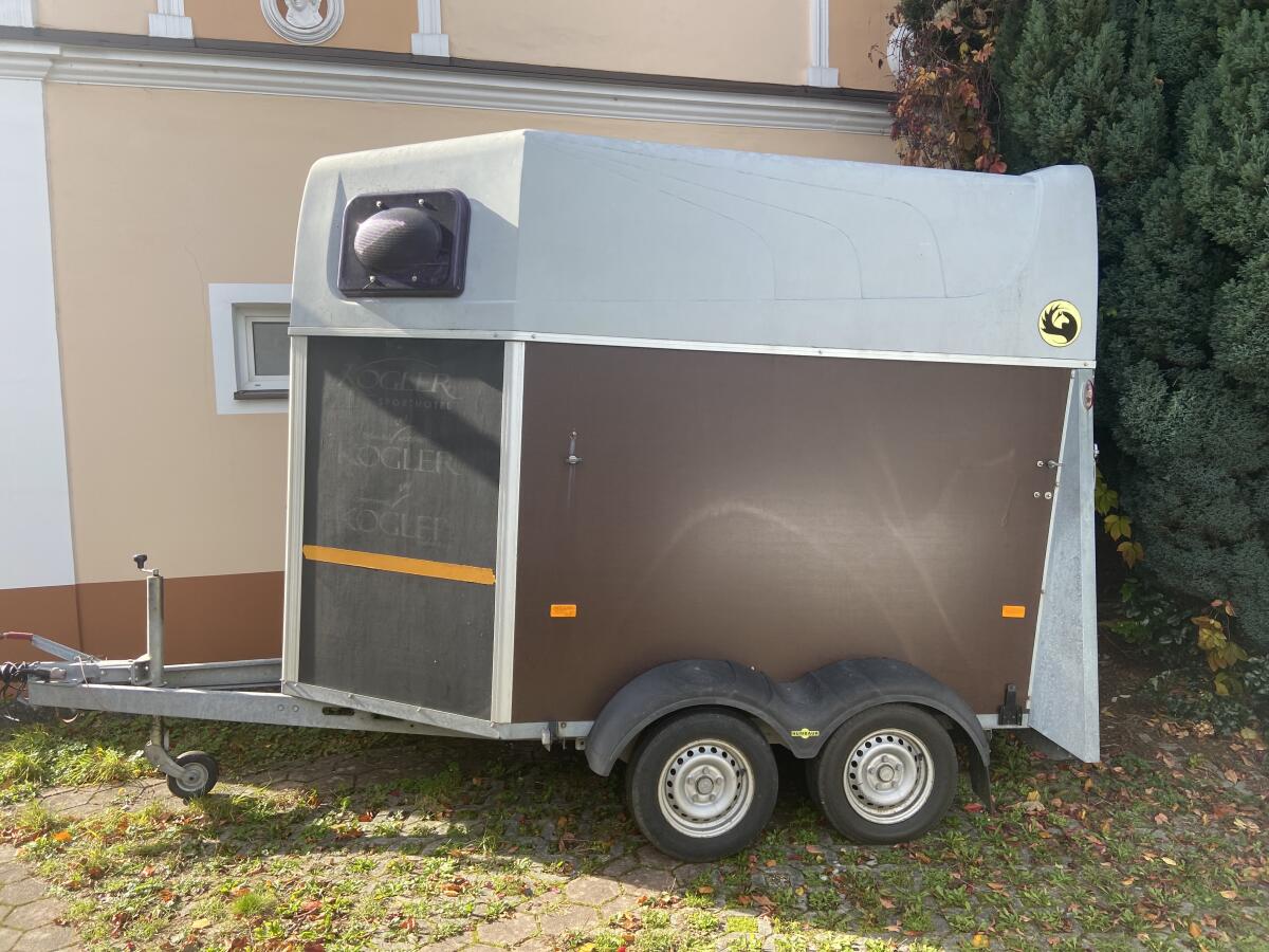 Pferdeanhänger 1