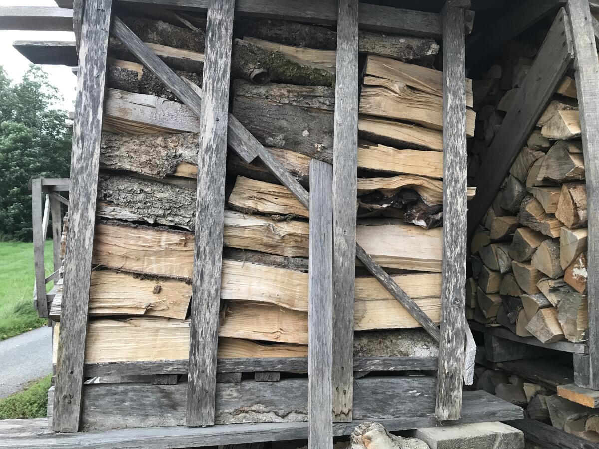 Brennholz hart ofenfertig 33 cm abgelängt in Holzkisten 2