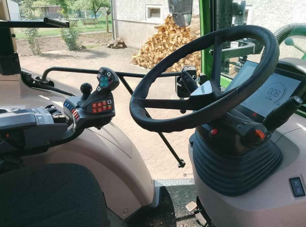 Fendt Vario 210, Frontlader, Fronthubwerk 3