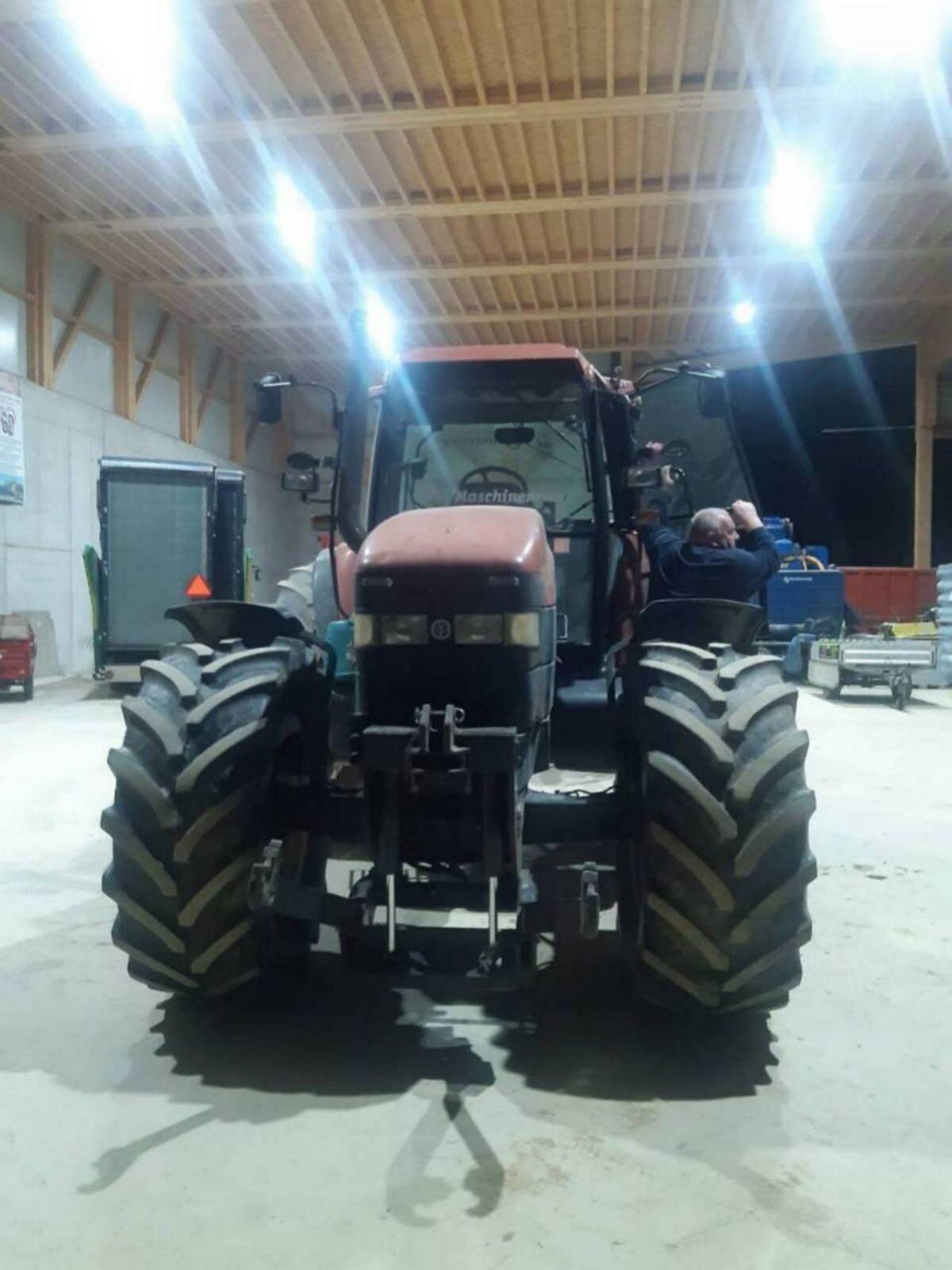 New Holland M160 2