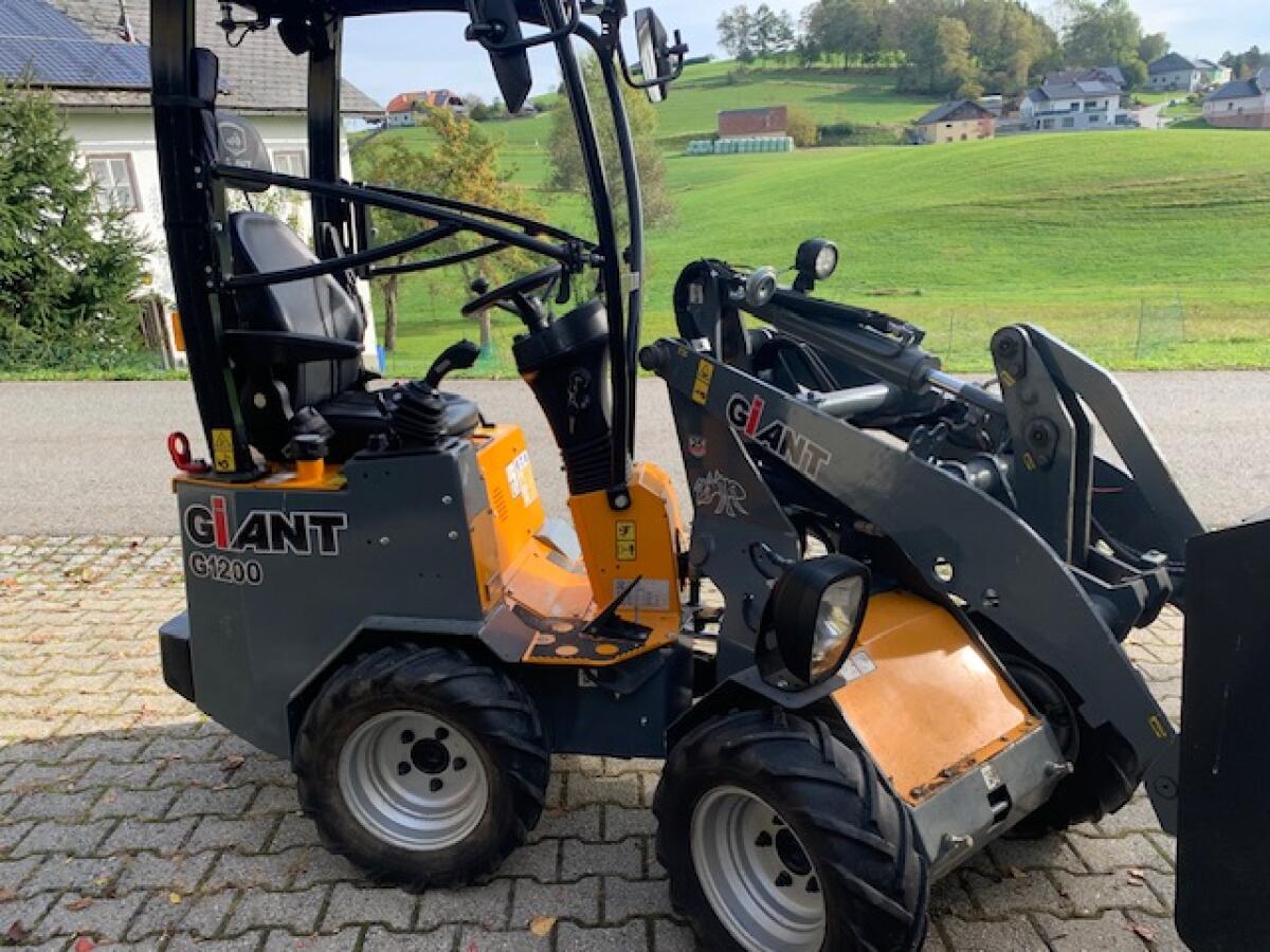 Kompaktlader Giant 1200 2