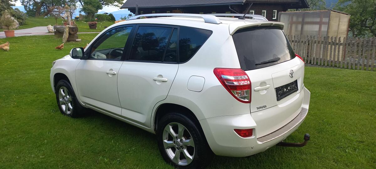 Toyota RAV 4 2,2 D-4D 150 DPF 4 WD Elegance SUV 2