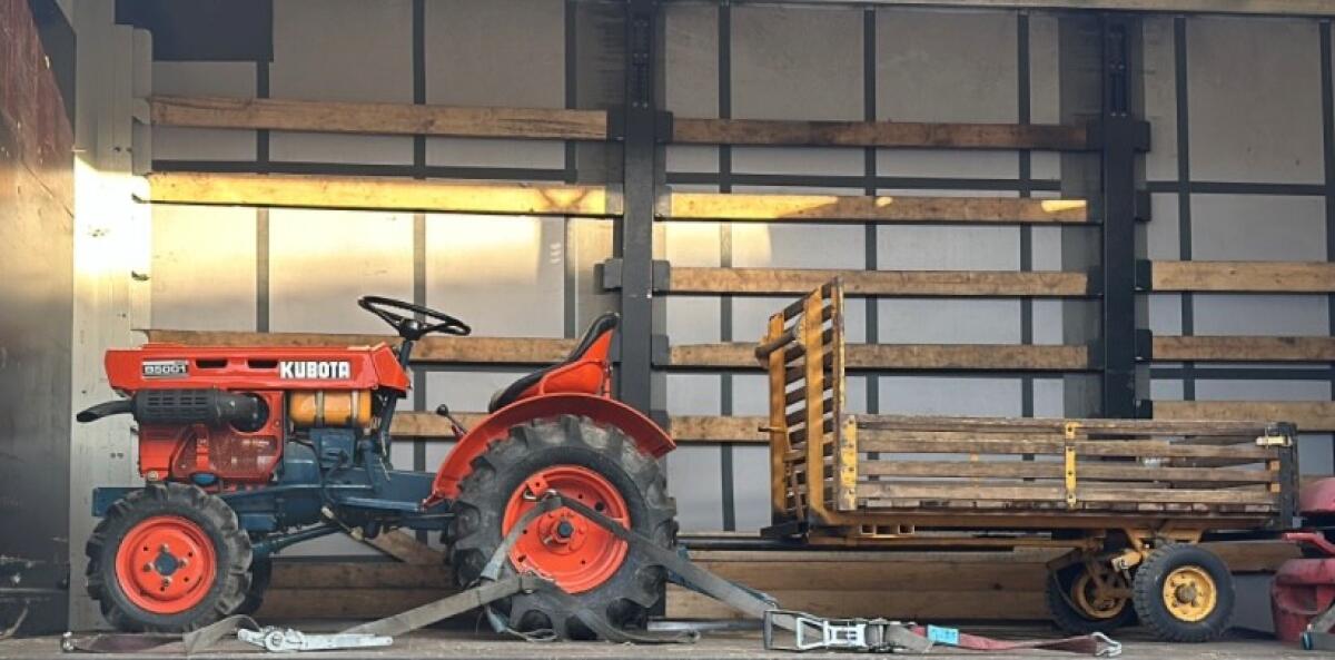 Kleintraktor Kubota B5001 mit Anhänger 3
