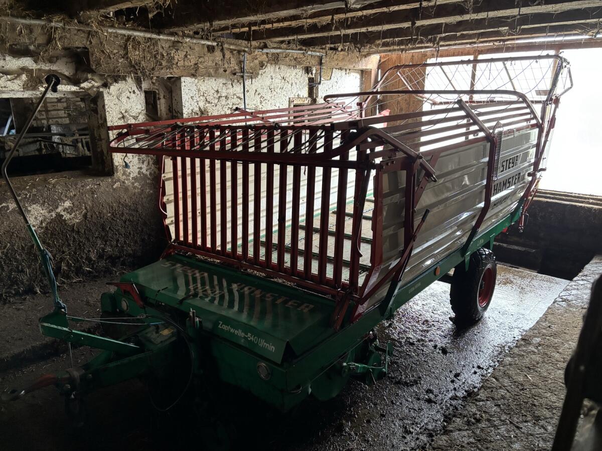 Steyr Hamster 8020 Ladewagen 2