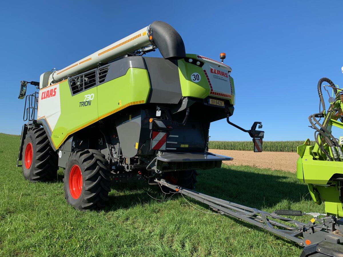 Claas Trion 730 mit Convio Flex 770 2