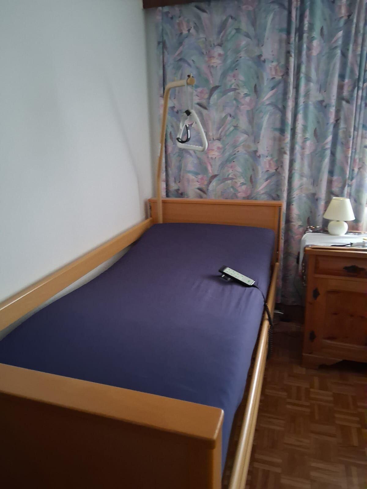 Pflegebett 2