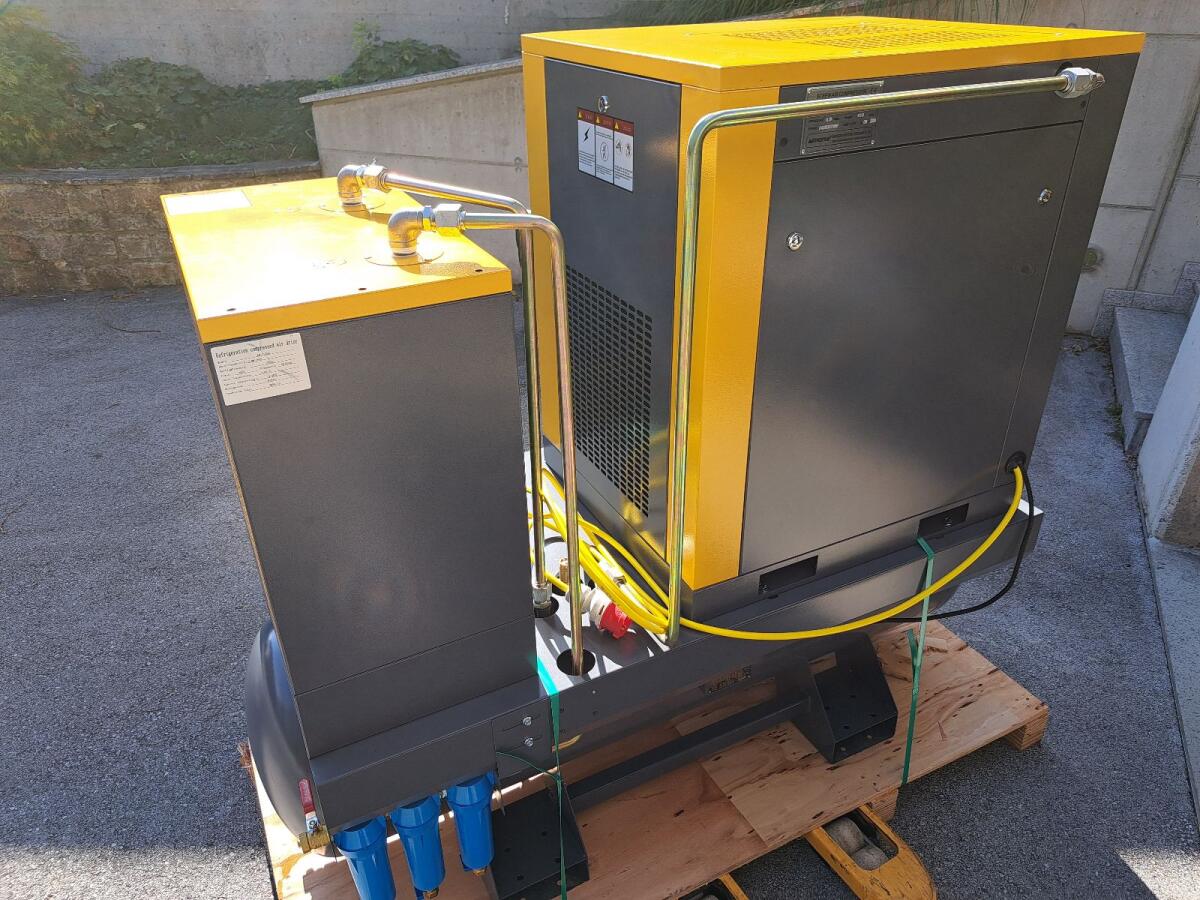 Schraubenkompressor mit Trockner und 300 l Kessel 2