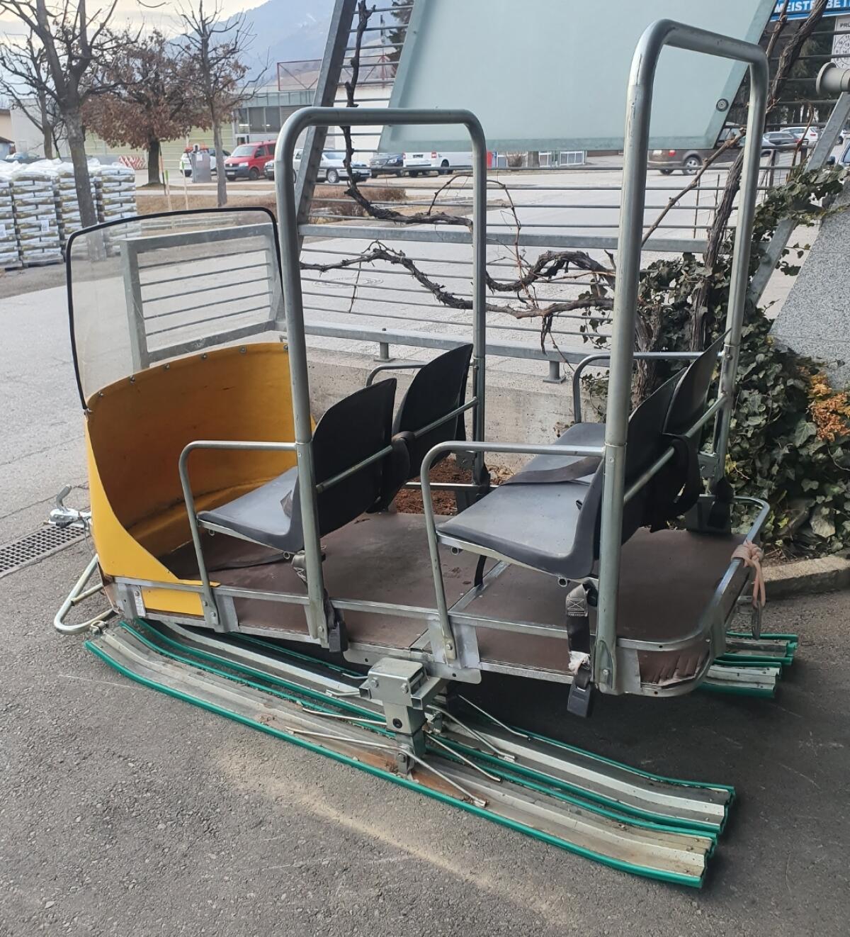 Skidoo Schwerlastanhänger mit Schneeschild und Gurten 1