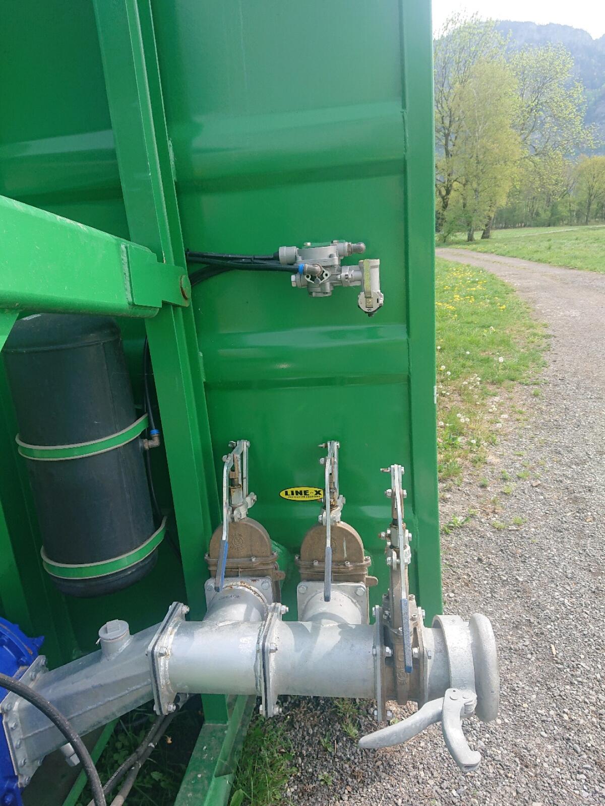 Güllecontainer mit Pumpe 3