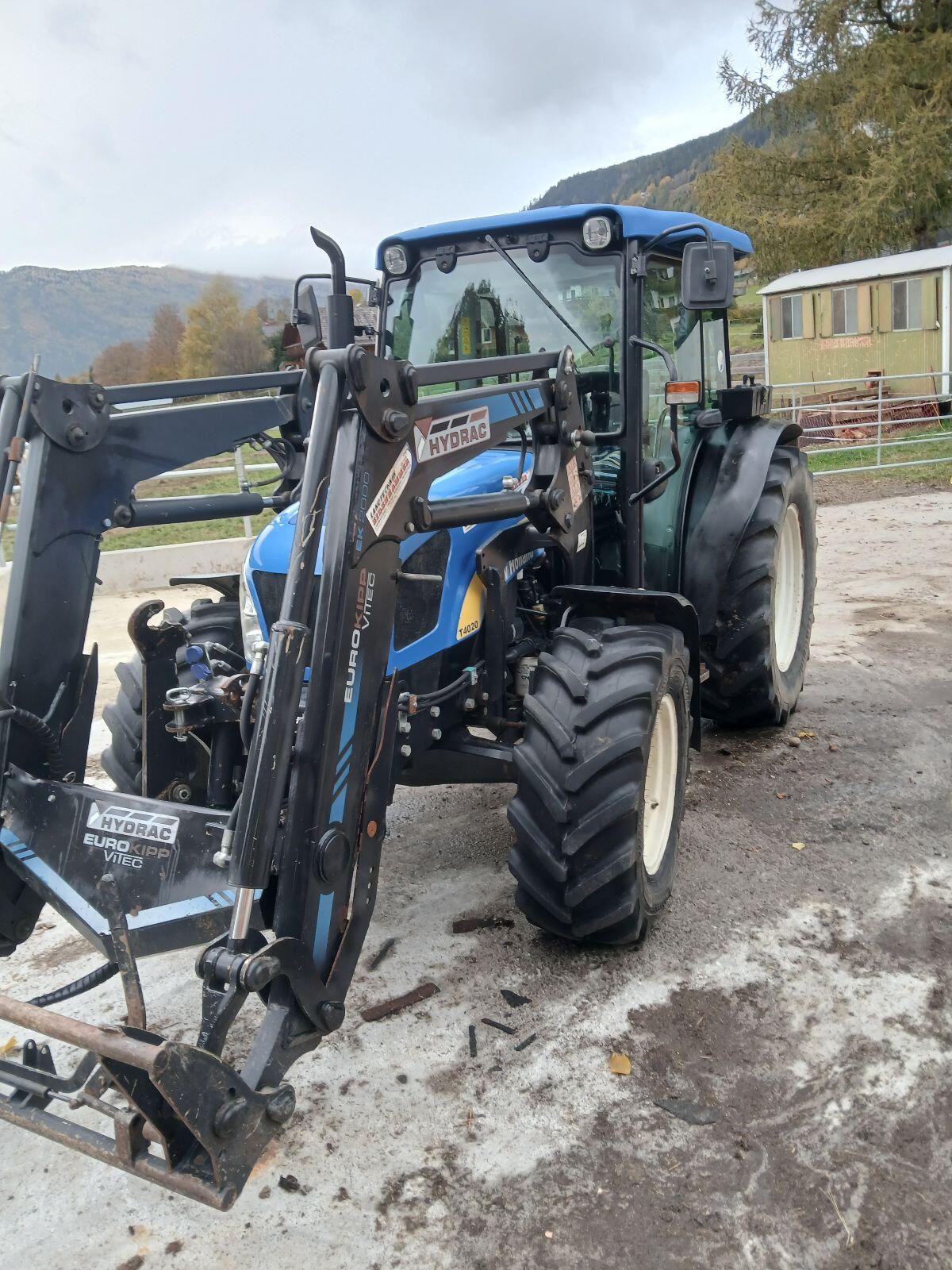 New Holland T4020 2