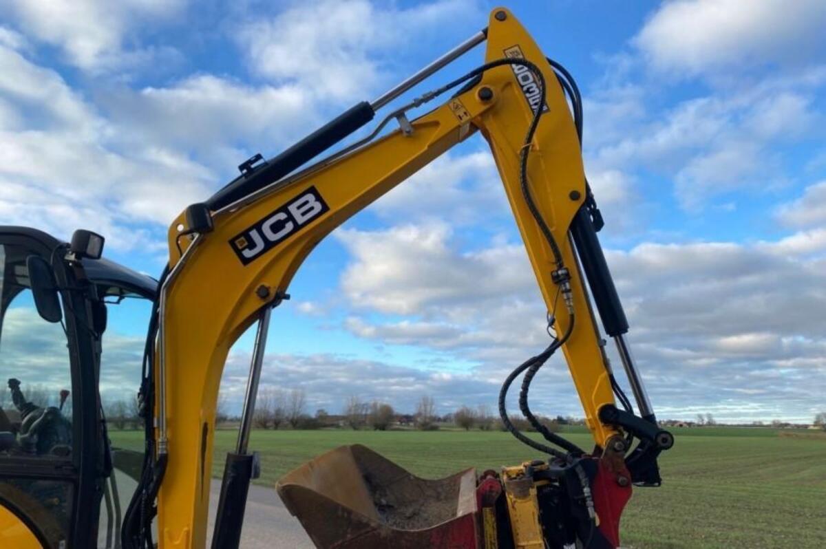 Mini-Bagger JCB 8035ZTS mit Tiltrotator Engcon EC05B 3