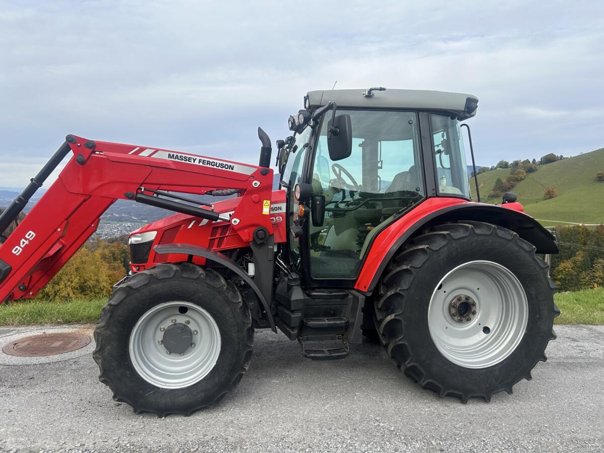 Massey Ferguson 5609 Essential 2