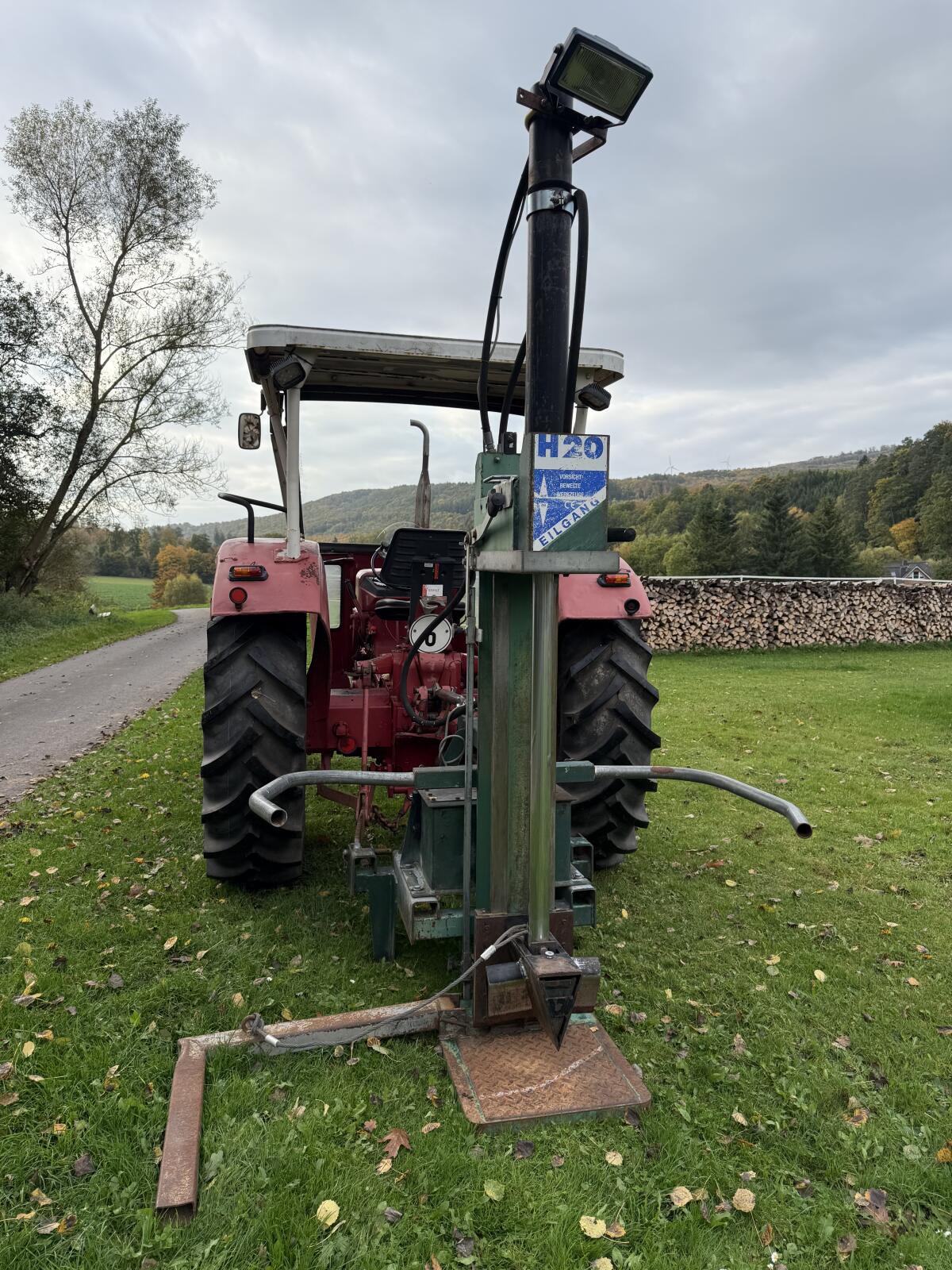 IHC 654 mit Binderberger Holzspalter 20 t m Eilgang 2