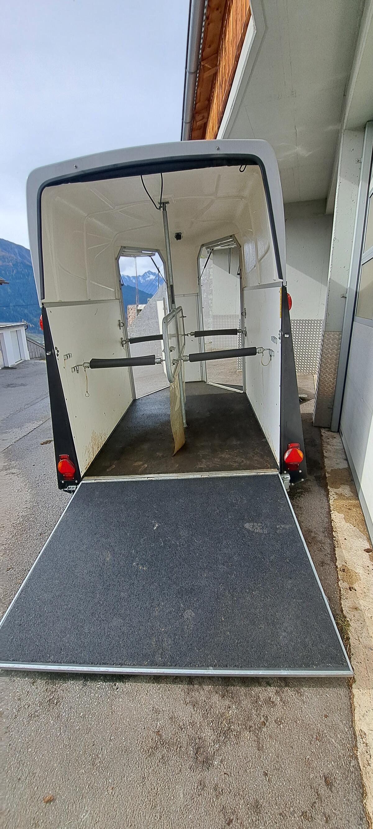Anhänger Humbauer Cleon 2400 1
