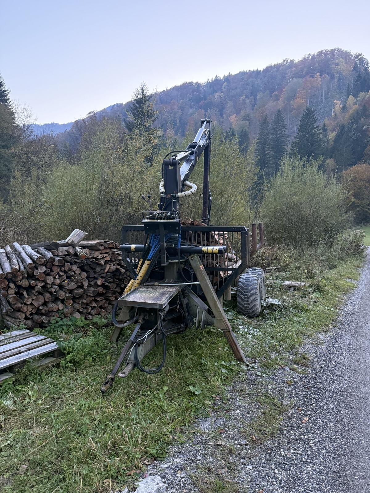 Krananhänger Holzknecht mit PemaQ Kran 1