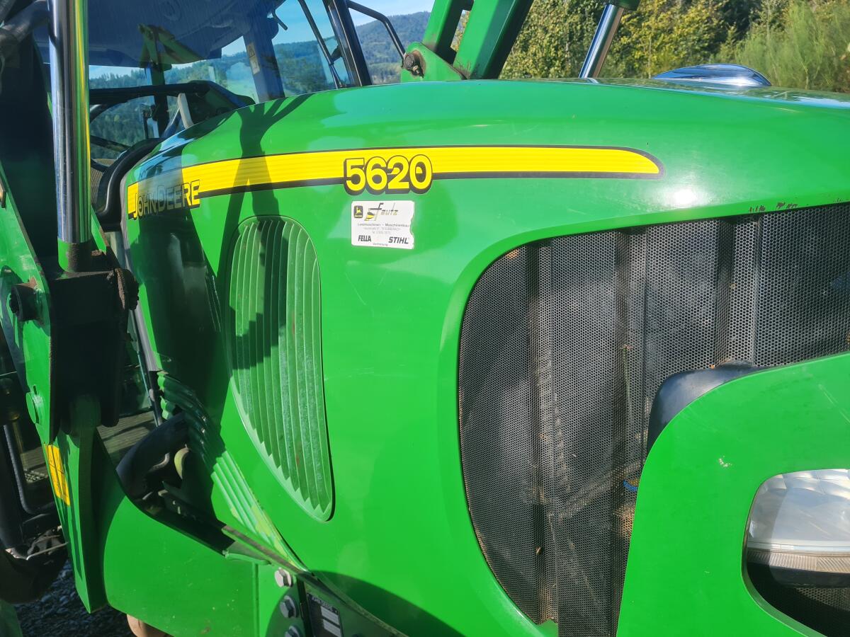 John Deere 5620 3
