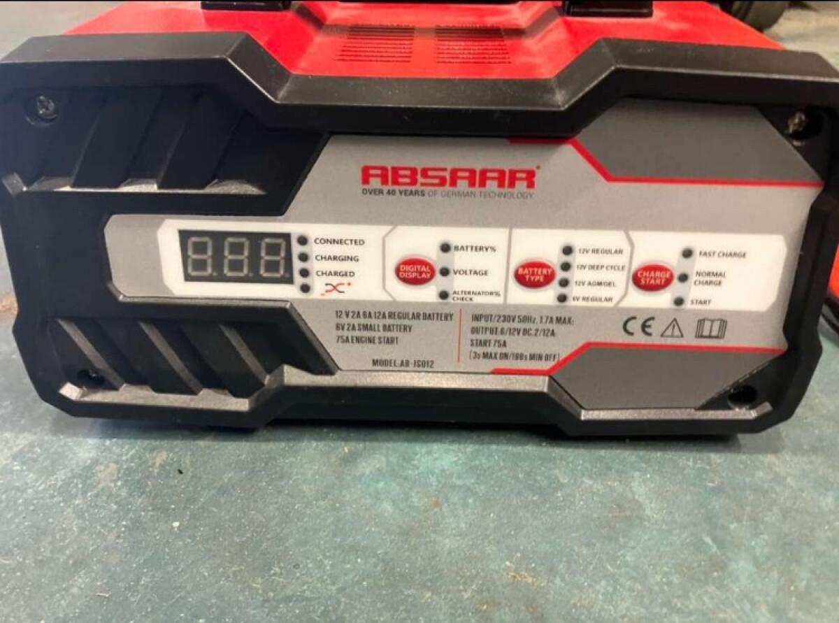 Absaar AB-JS012 Batterieladegerät mit Starthilfe 12A 6/12V 2