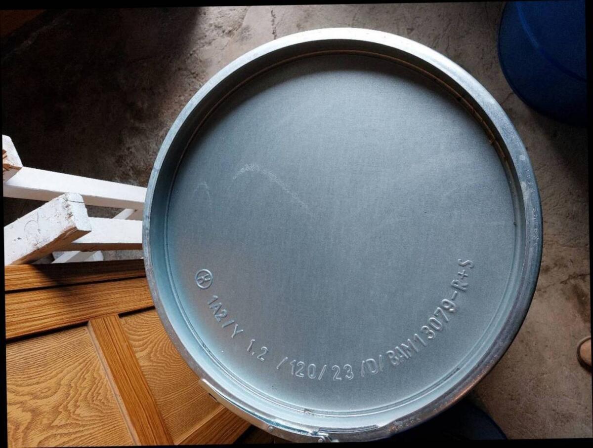 Eisenfass Stahlfass 200 l mit Deckel und Ring, sauber, neu 2
