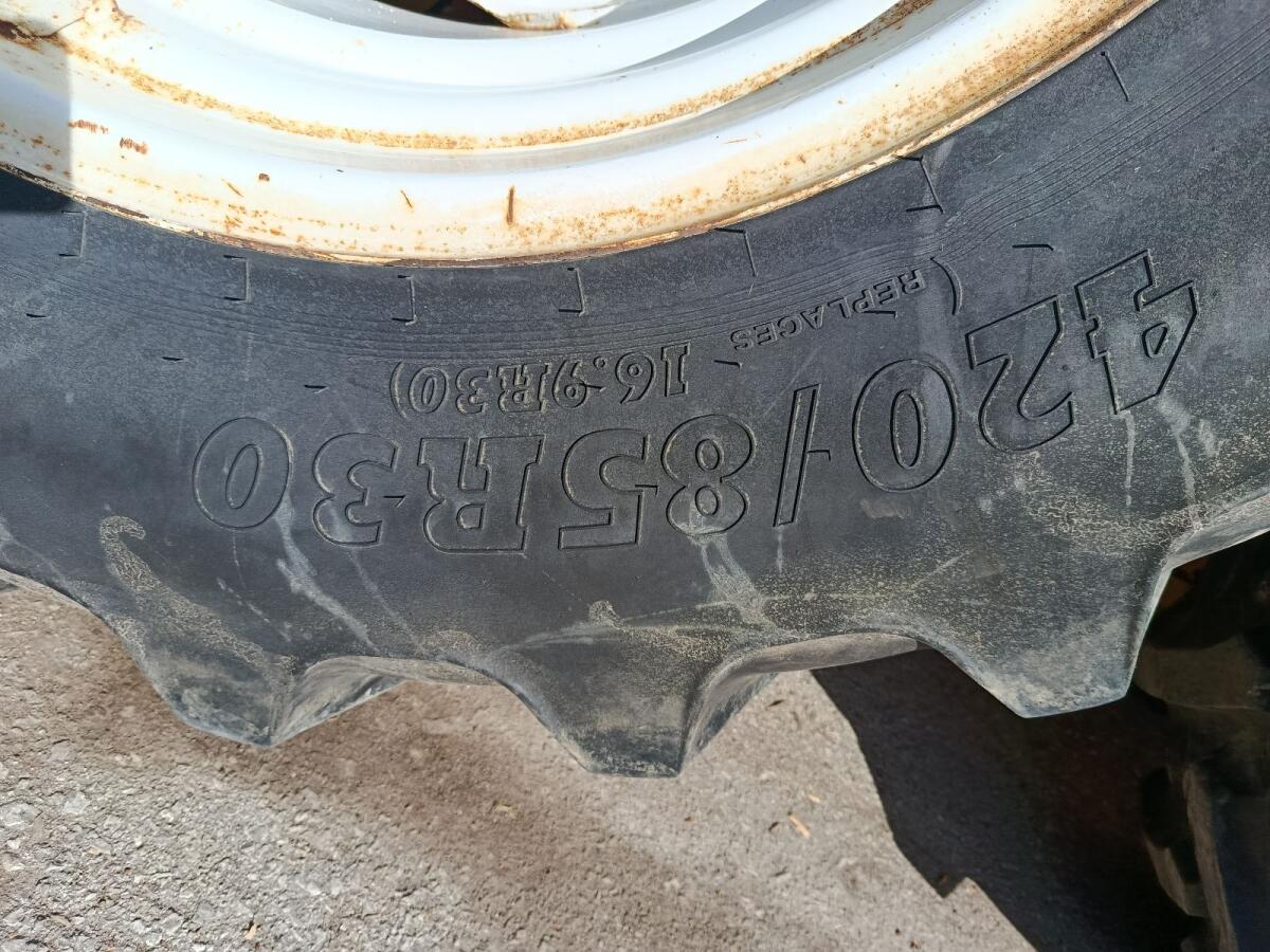 Reifensatz 420/85 R30, 405/70 R20 3