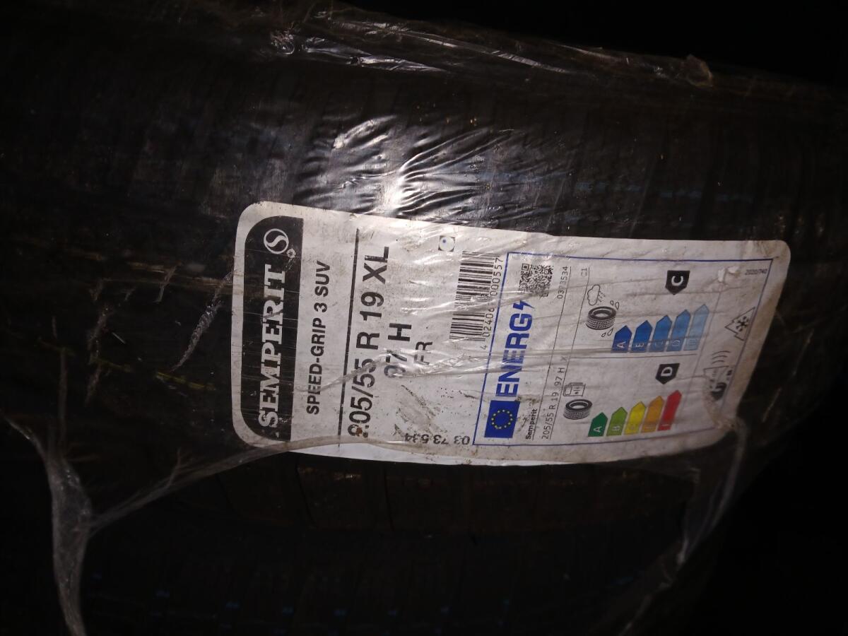 Winterreifen 205/55 R19 Semperit Speed Grip 3 SUV 1