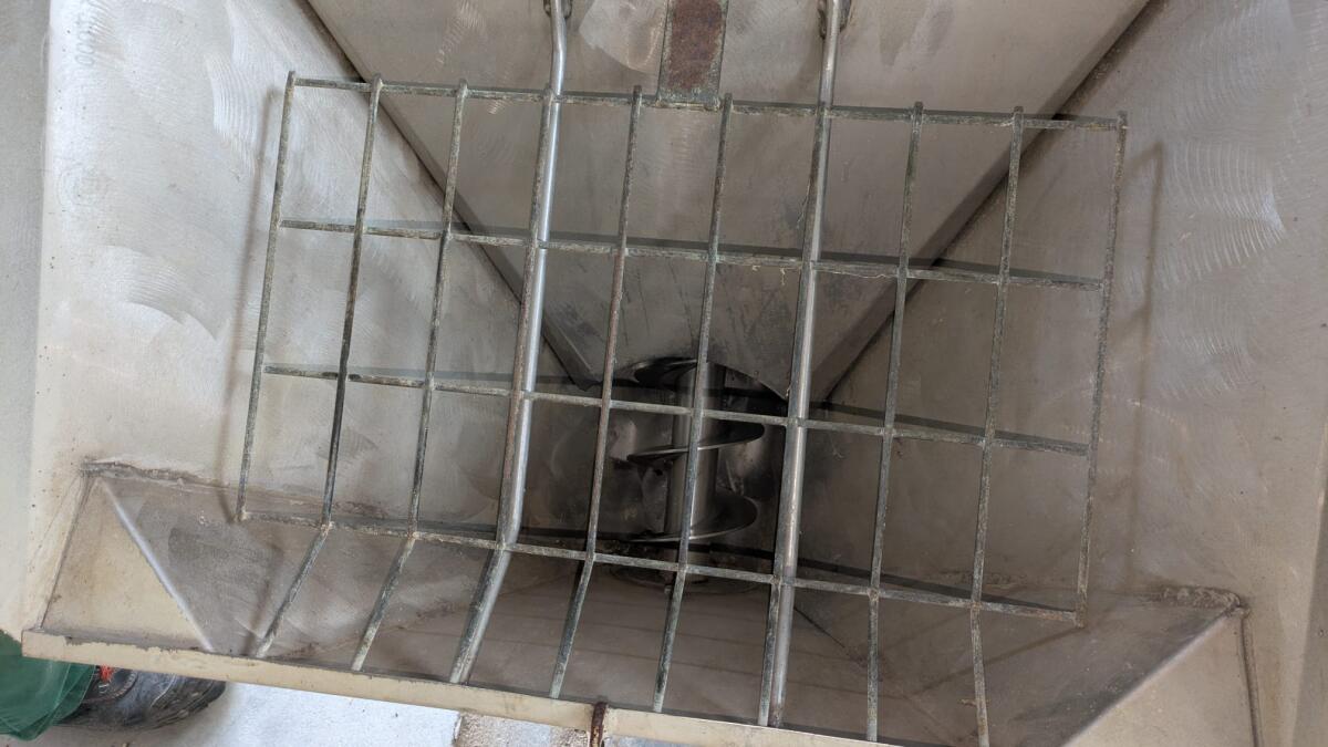 Futtermischer Marke Mus-Max mit zugehöriger Waage 2