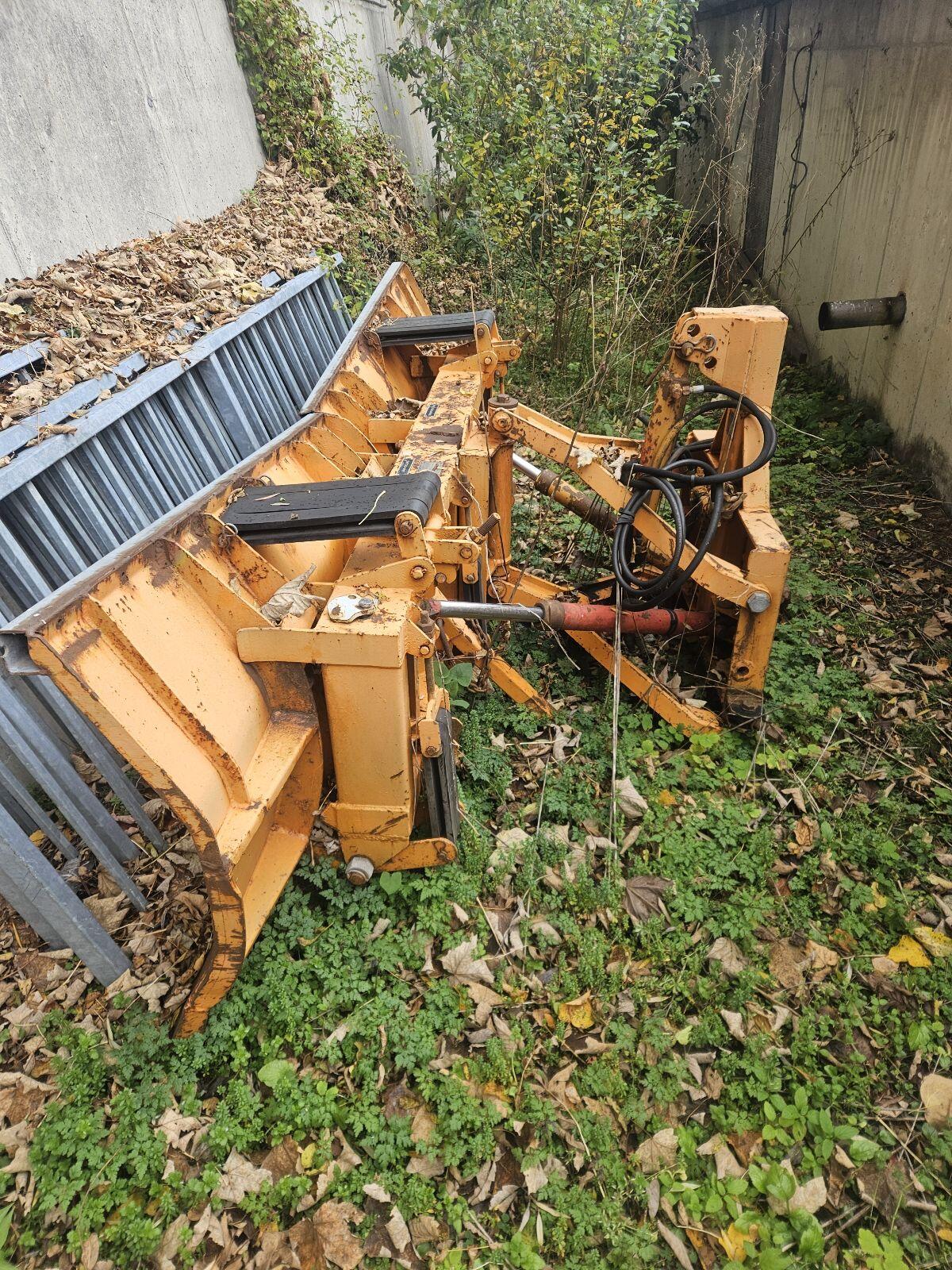 Diverse Kahlbacher Schneepflüge 3