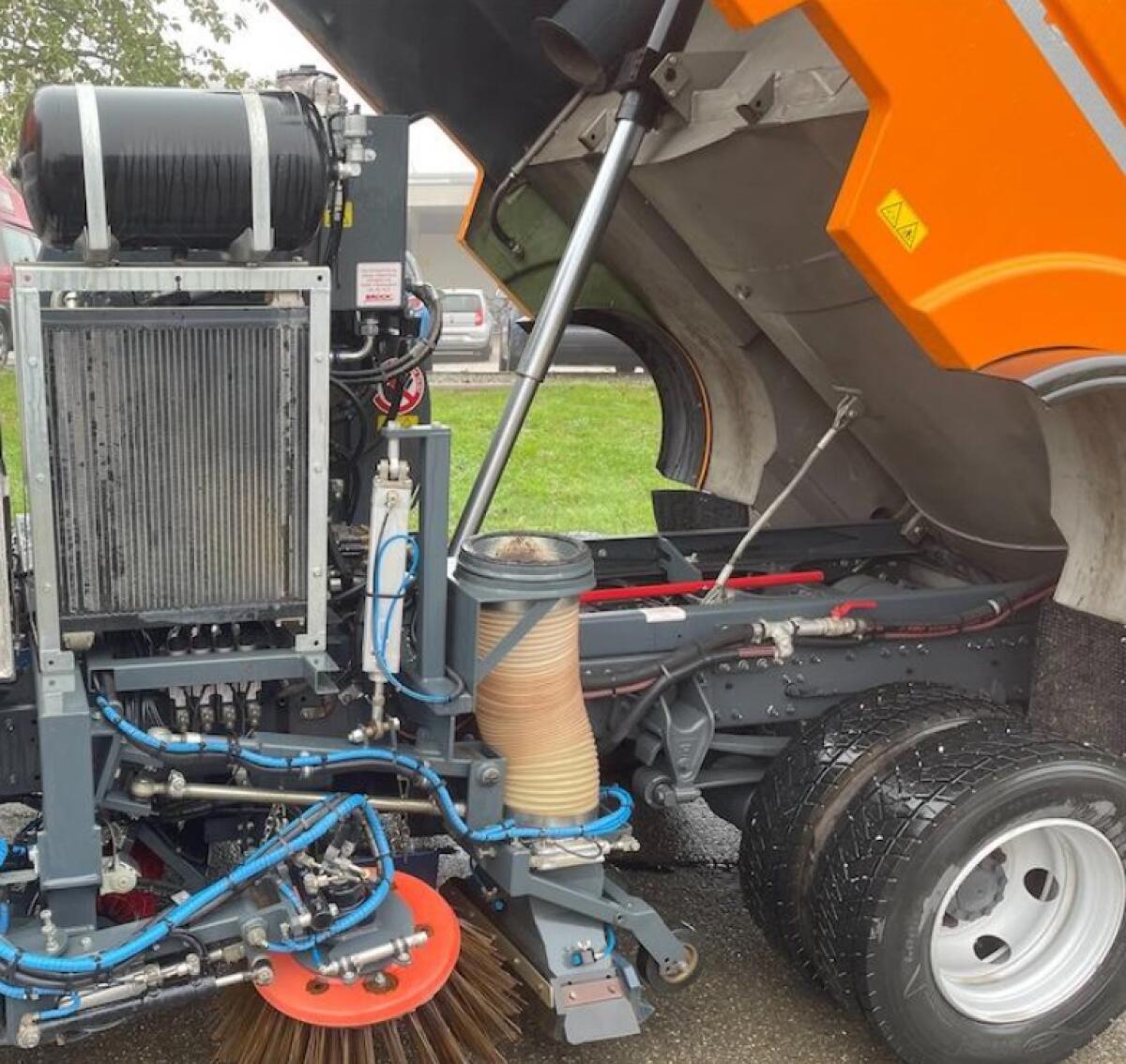 DAF LF 210 FA Kehrmaschine 3
