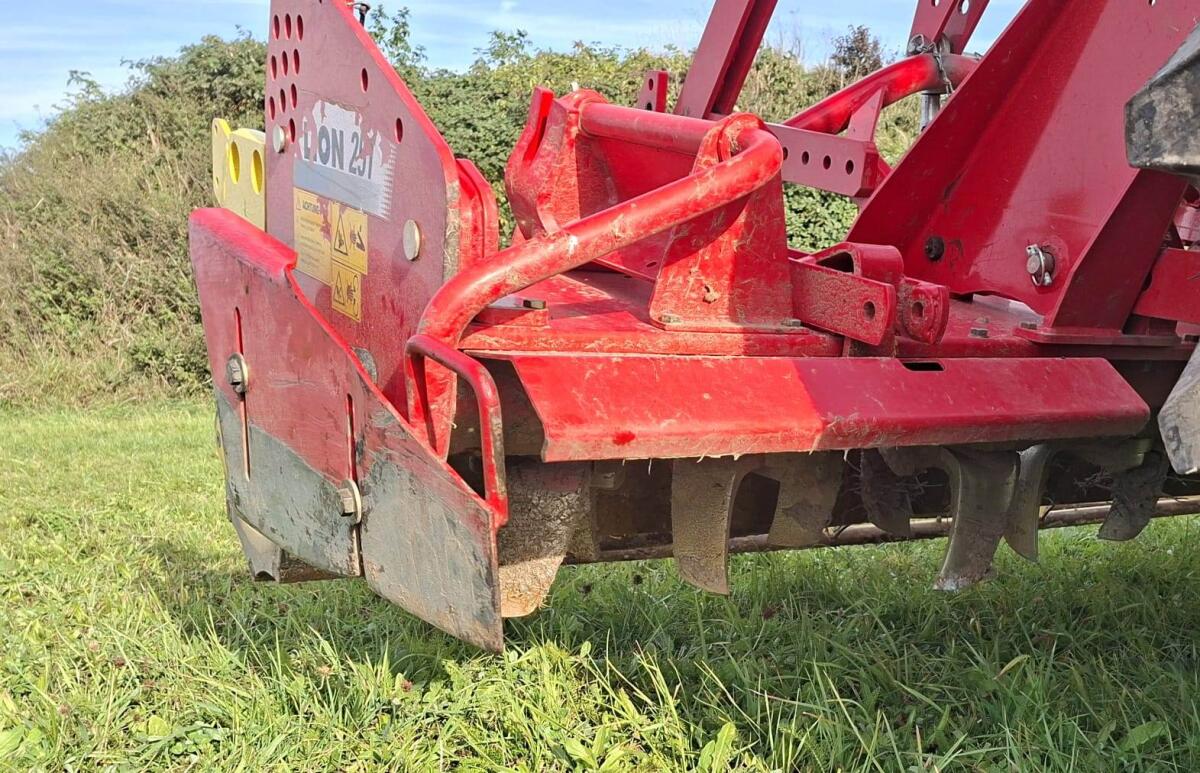 Kreiselegge Pöttinger Lion 251 mit hydr. Huckepack 3