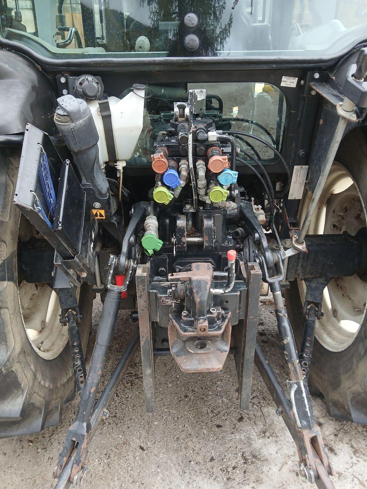 New Holland T4020 3