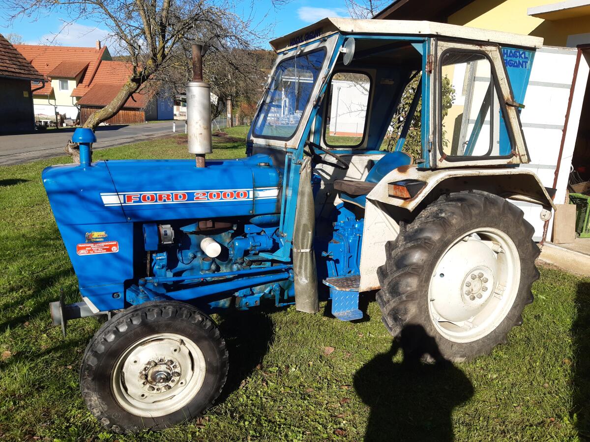 Ford 2000-8 Traktor 1