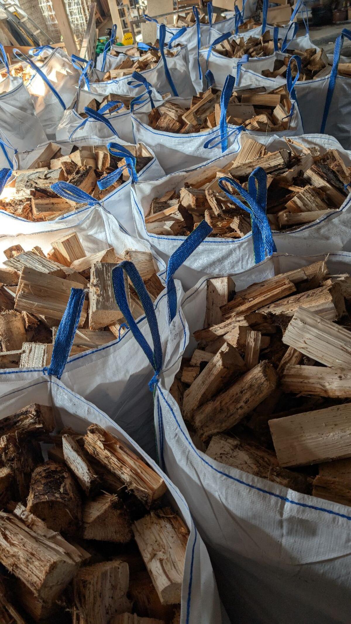 Brennholz ofenfertig und trocken 2