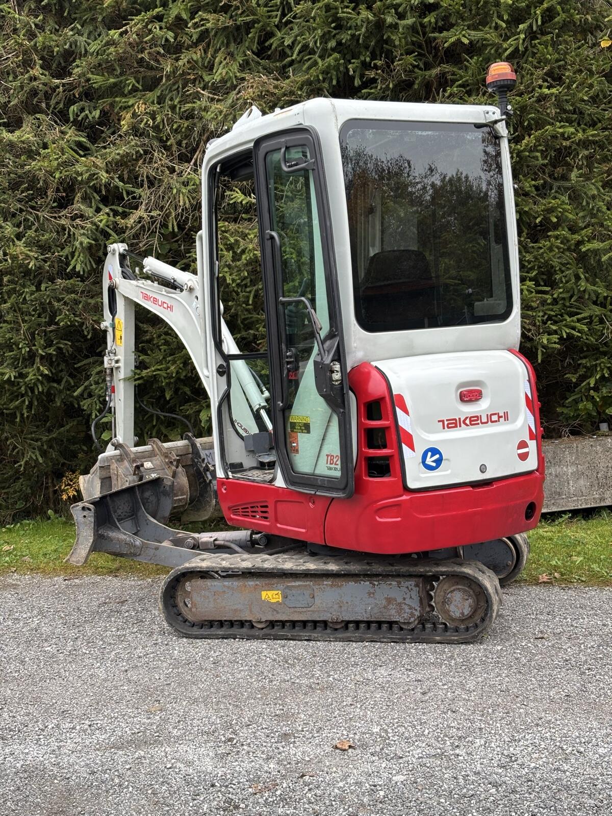 Minibagger Takeuchi TB216 2