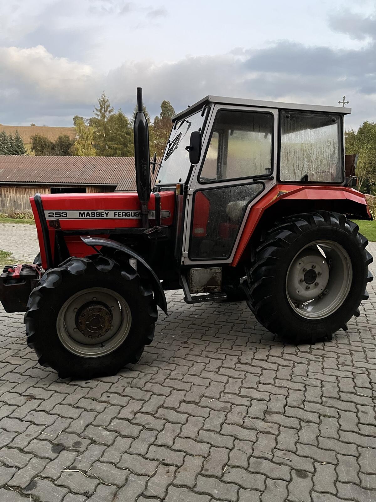 Massey Ferguson 253 2