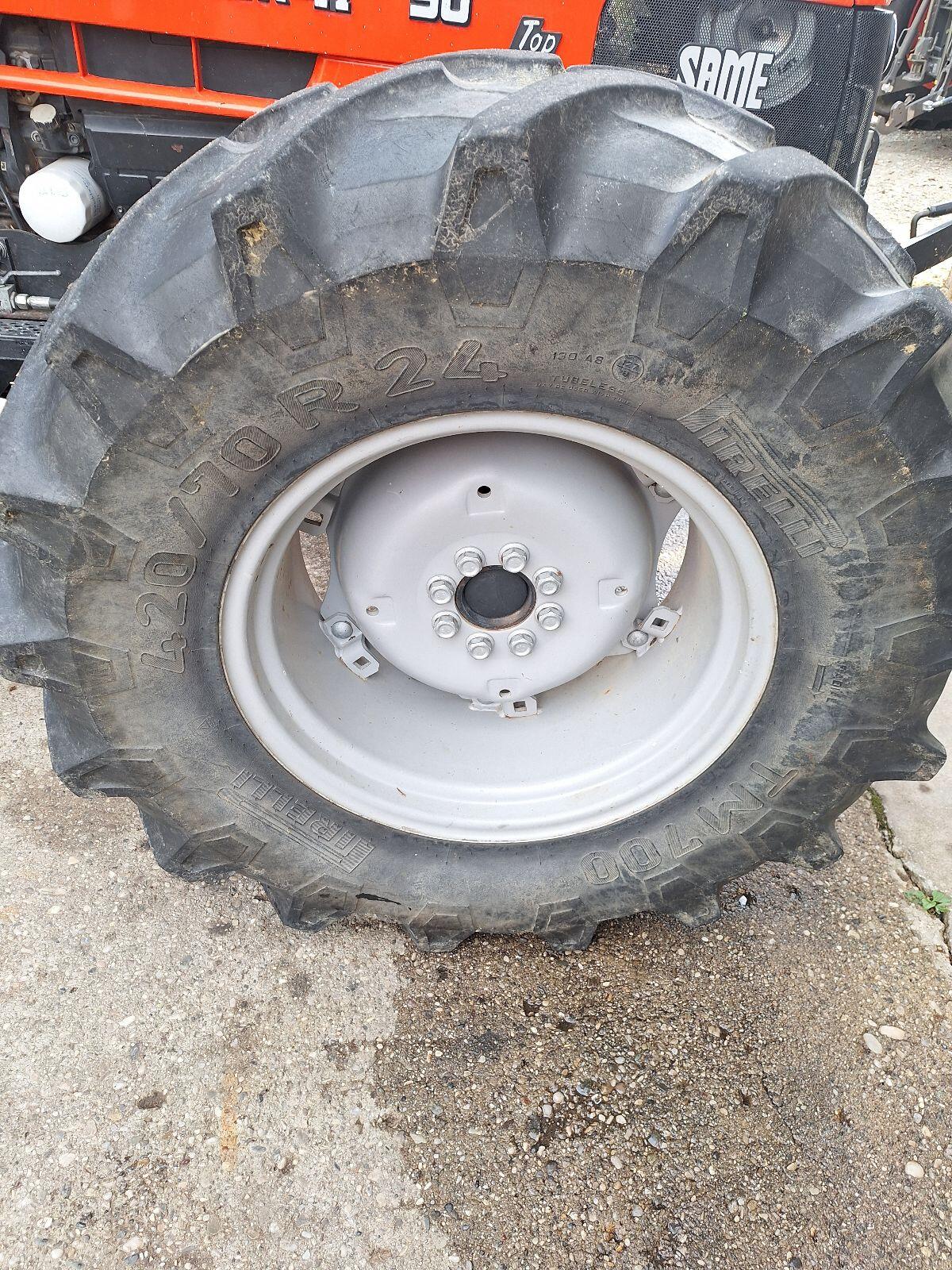 Reifen 480/70R34 und 420/70R24 Pirelli TM700 2