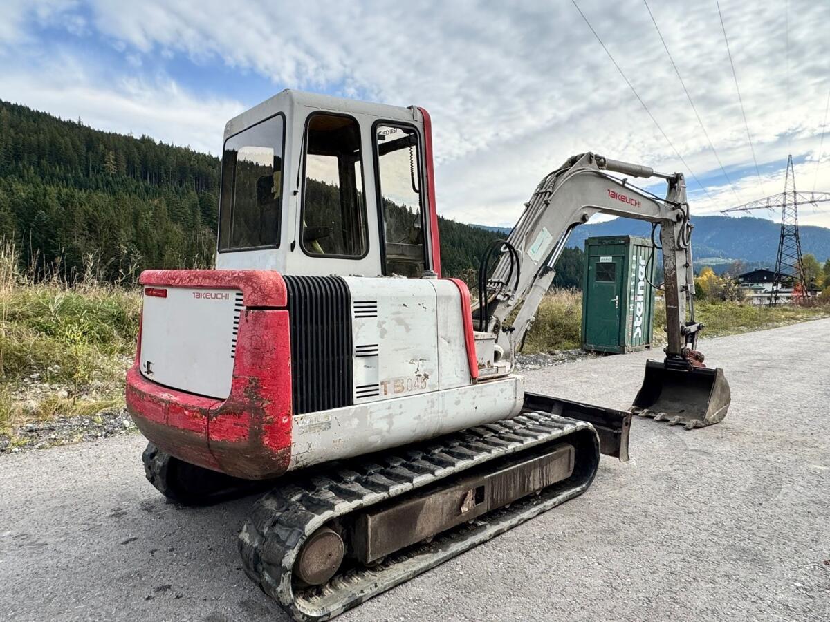 Takeuchi TB045 Schnellwechsler 2