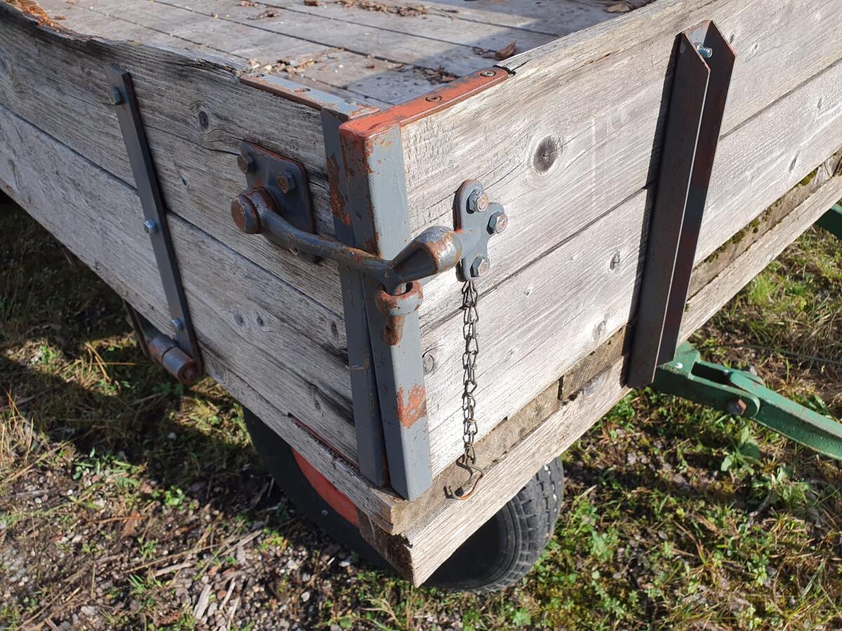 Traktor Anhänger mit Rungen 2