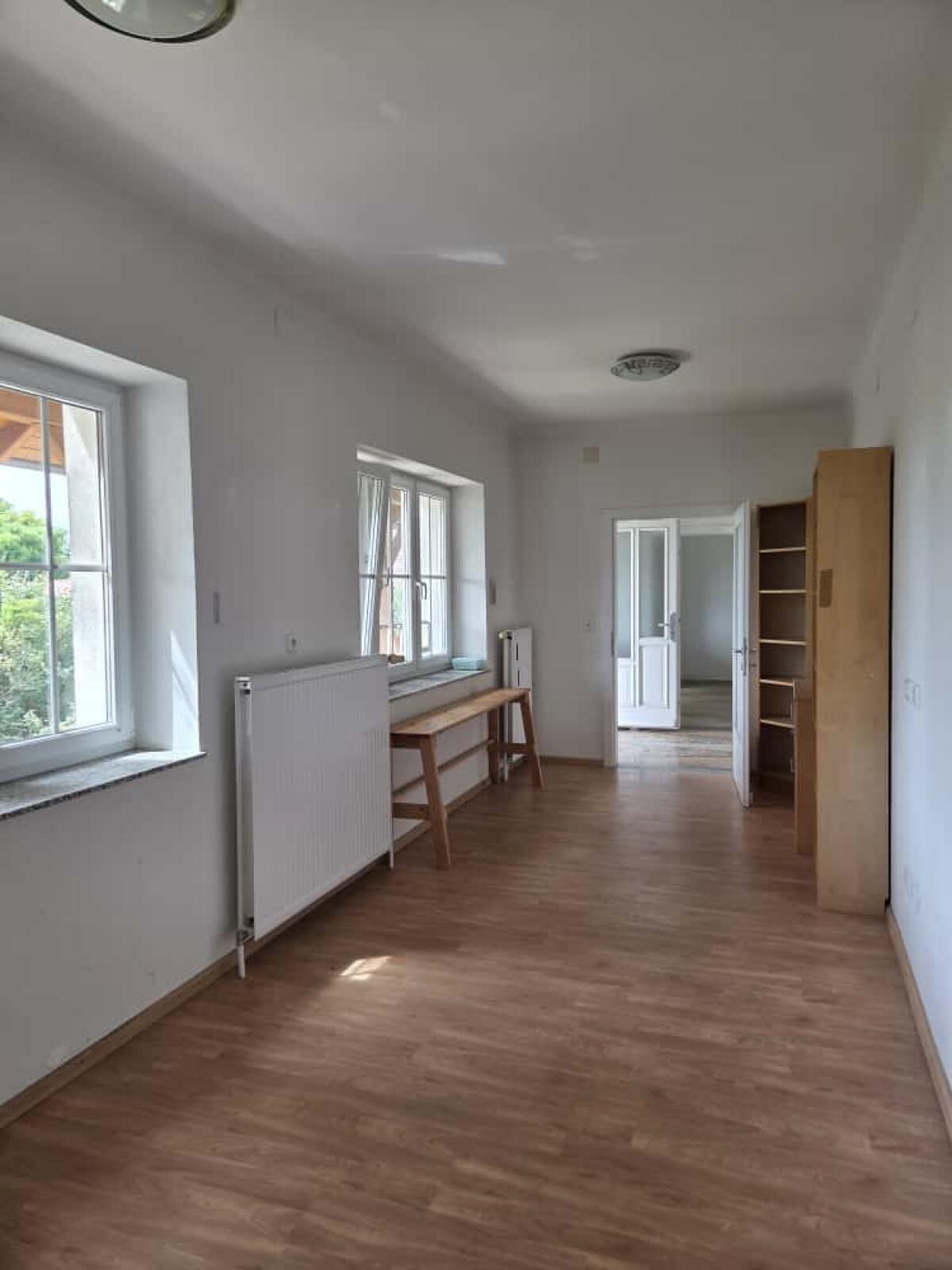 Günstig wohnen in traumhaftem Haus gegen Mithilfe am Hof 3