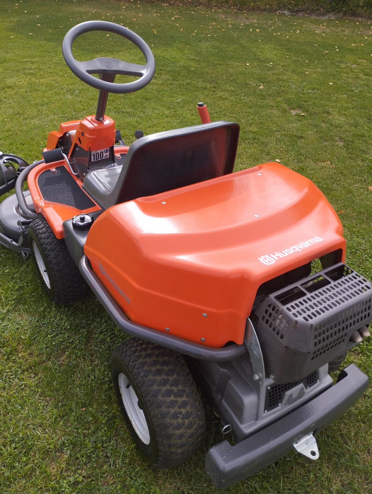 Allrad Rider Husqvarna Rasentraktor R16C AWD 3
