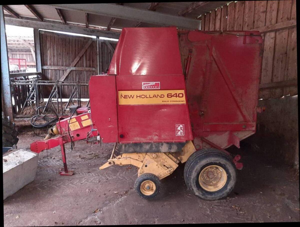 Ballenpresse New Holland Bale Command 640 2