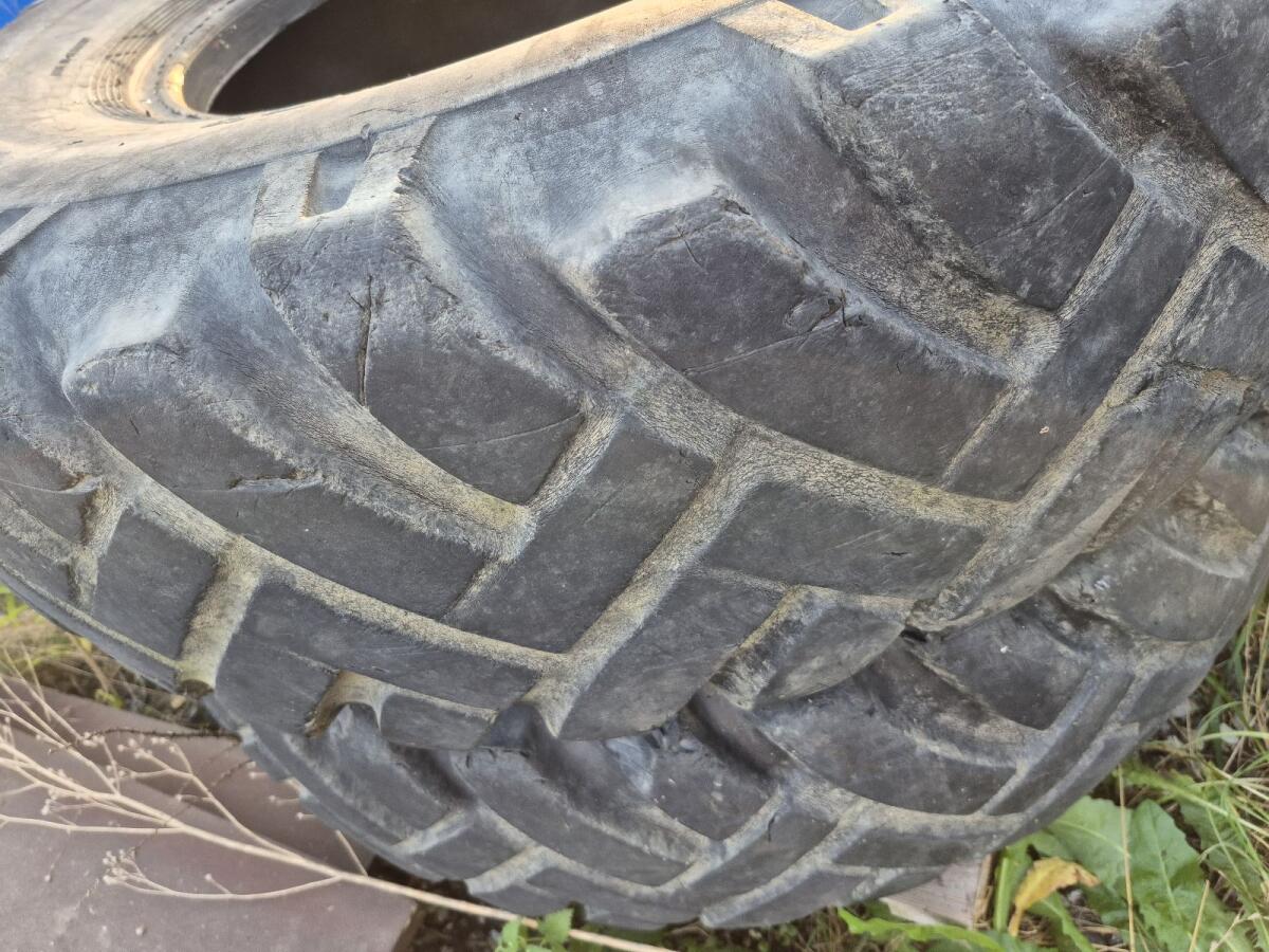 Reifen 12.5-20 335/80R20 2