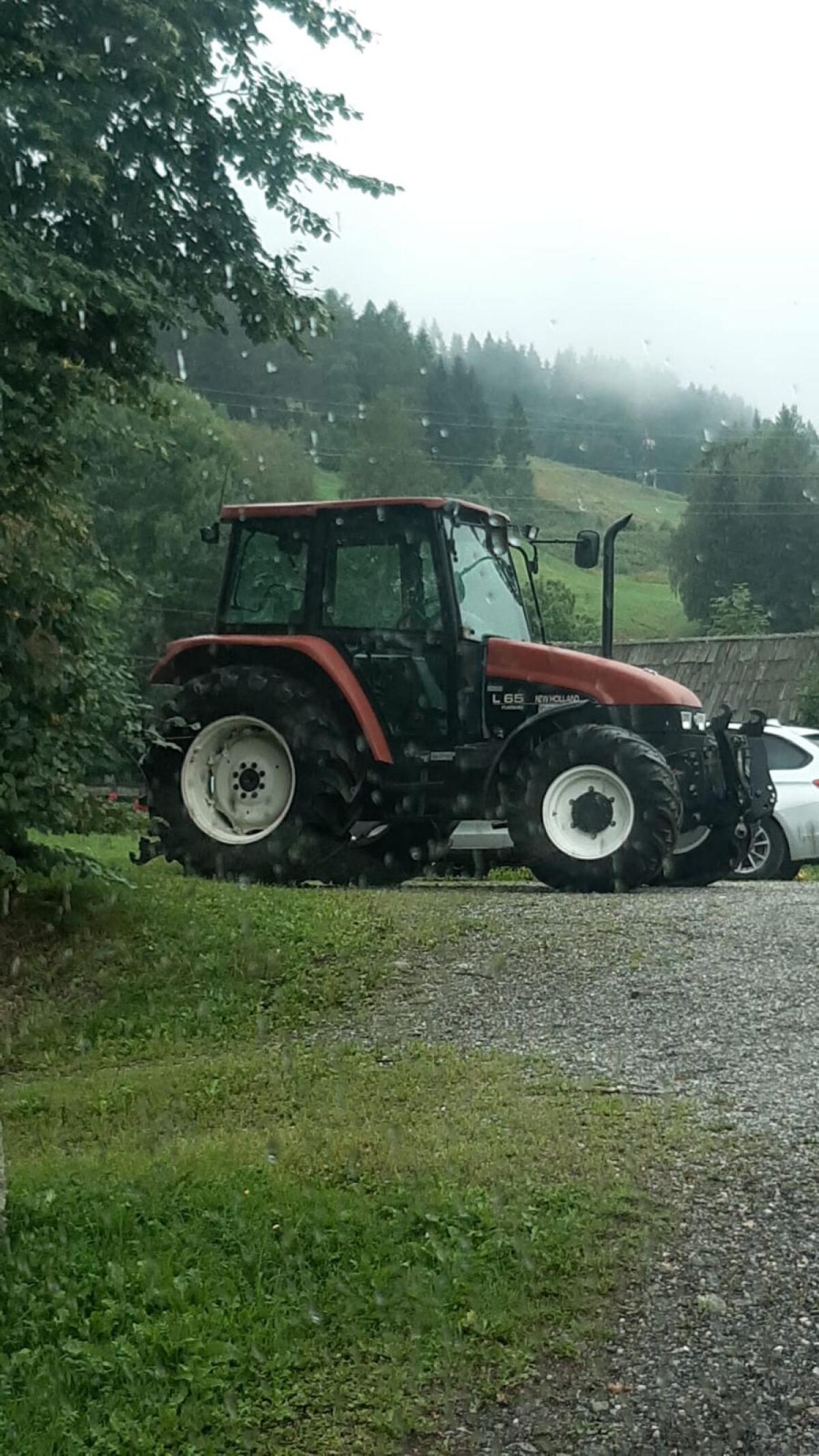 New Holland L65 2