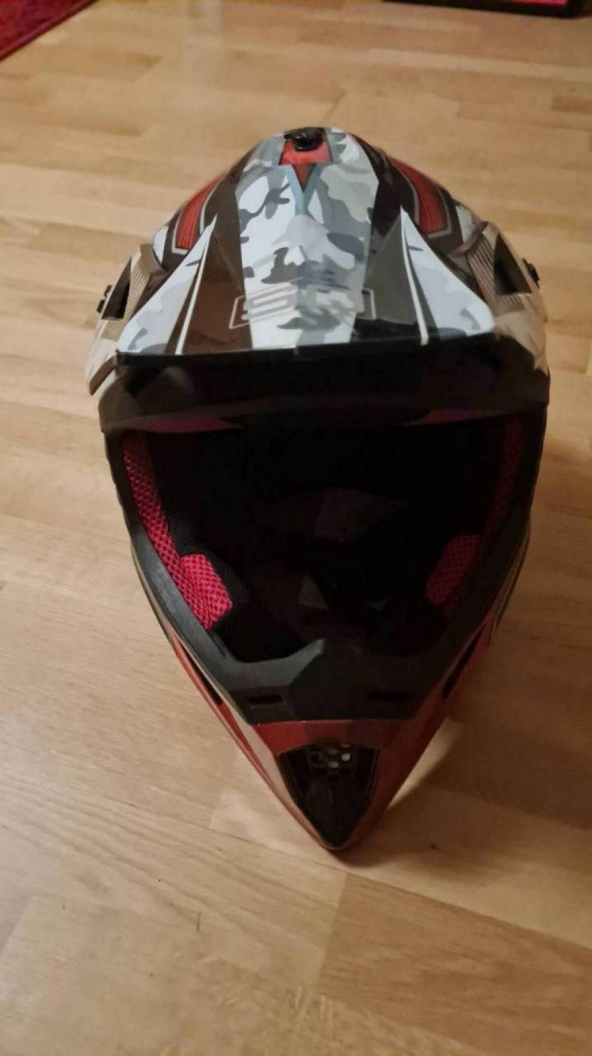 Motorradhelm nagelneu 3